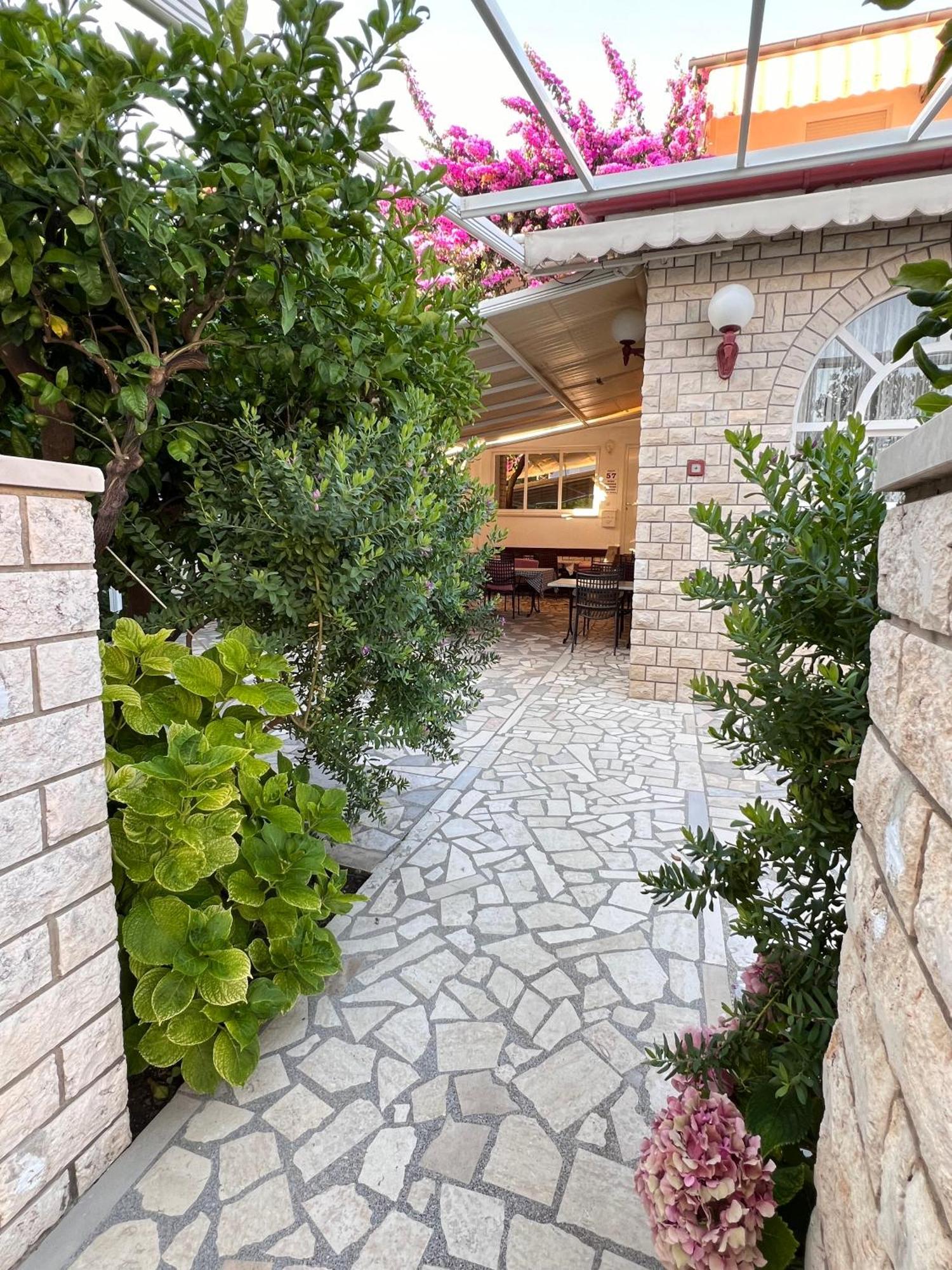 Bed & Breakfast Rab Palit 外观 照片